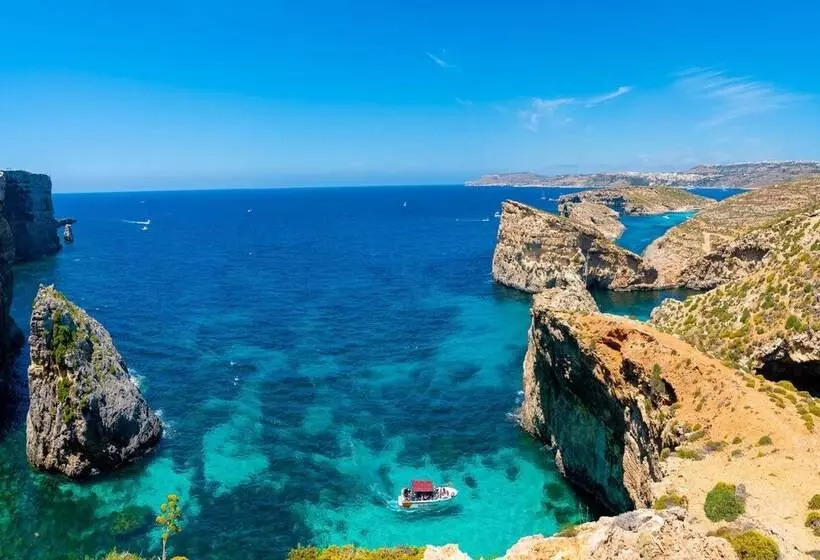 Villeleynah Amazing Gozitan Villa Pool   Happy Rentals