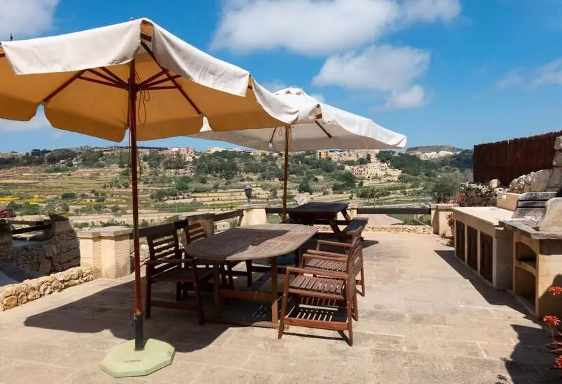 Villeleynah Amazing Gozitan Villa Pool   Happy Rentals