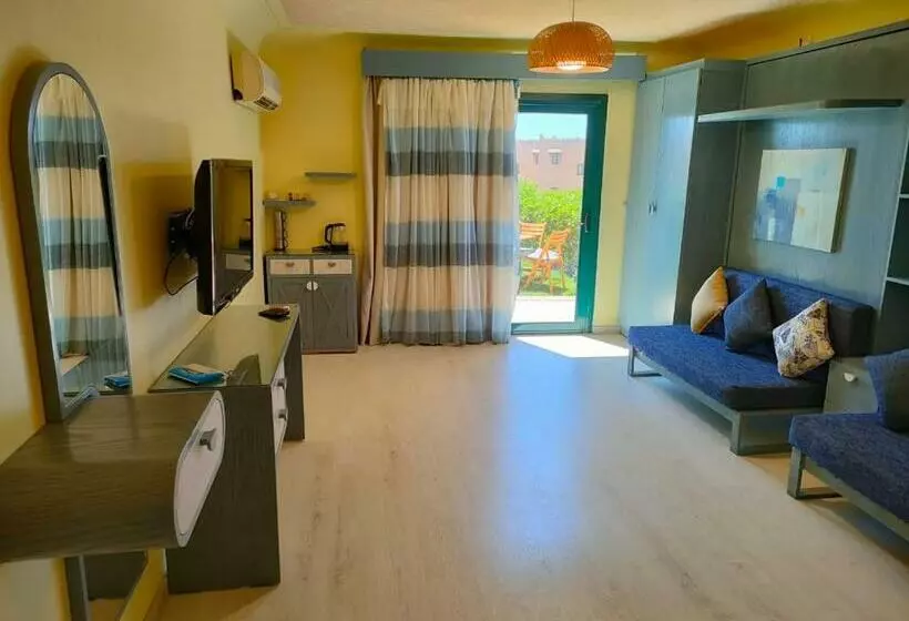 Vitamin Sea Studio   La Hacienda Ras Sudr