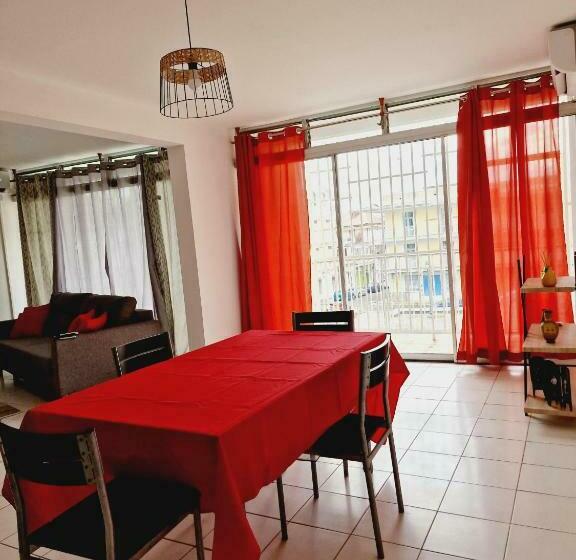 Front Cathédrale Pointe à Pitre