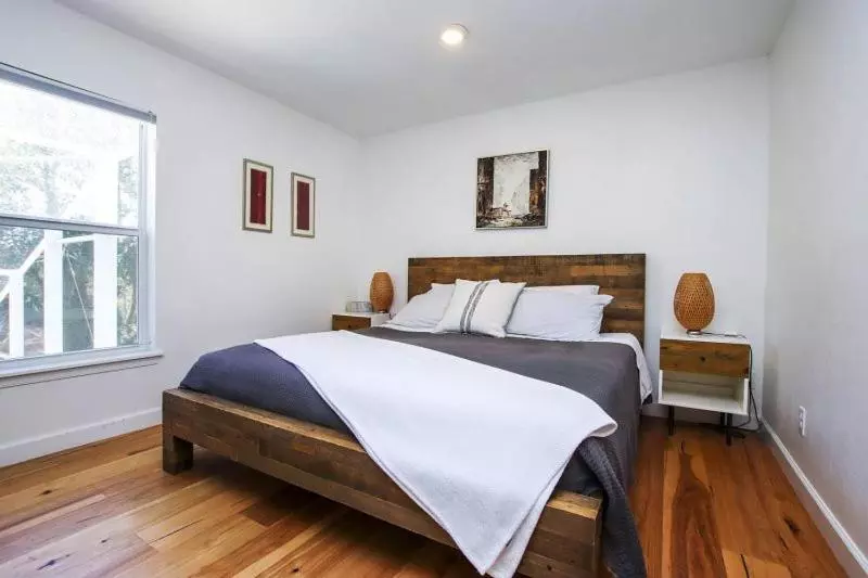 Ibis Home