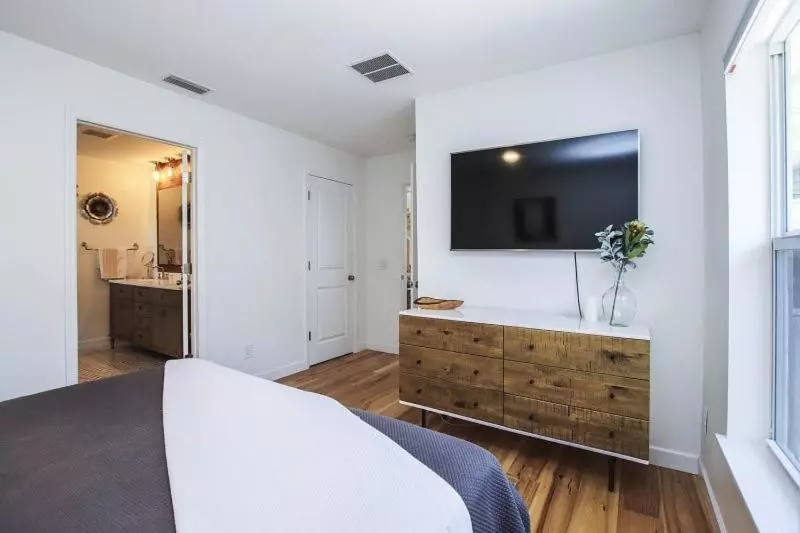 Ibis Home