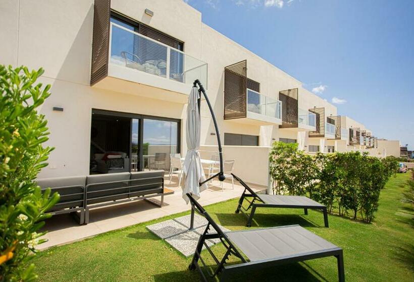 New Modern Townhouse With Great Views/3brms/3bths