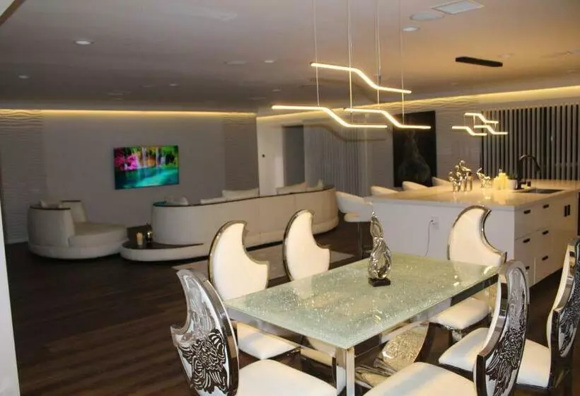 Luxury 4 Bedroom Villa