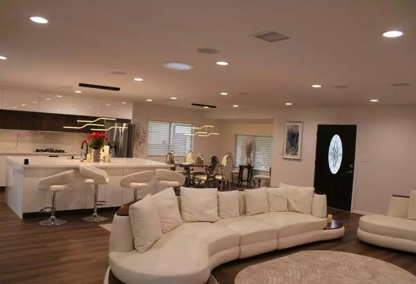 Luxury 4 Bedroom Villa