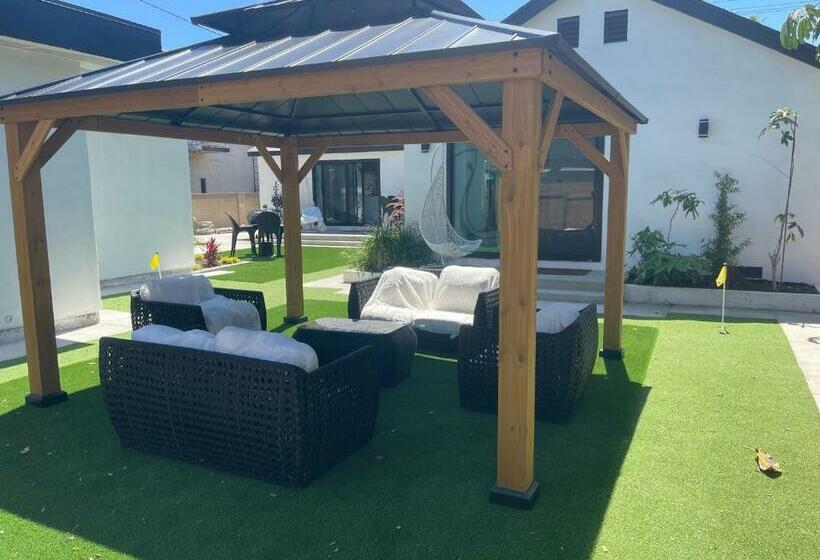 Luxury 4 Bedroom Villa