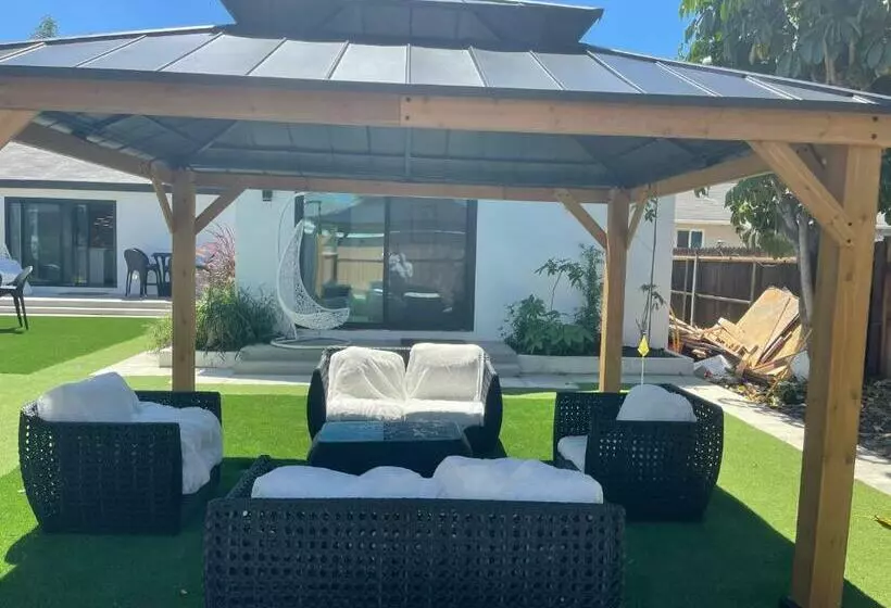 Luxury 4 Bedroom Villa