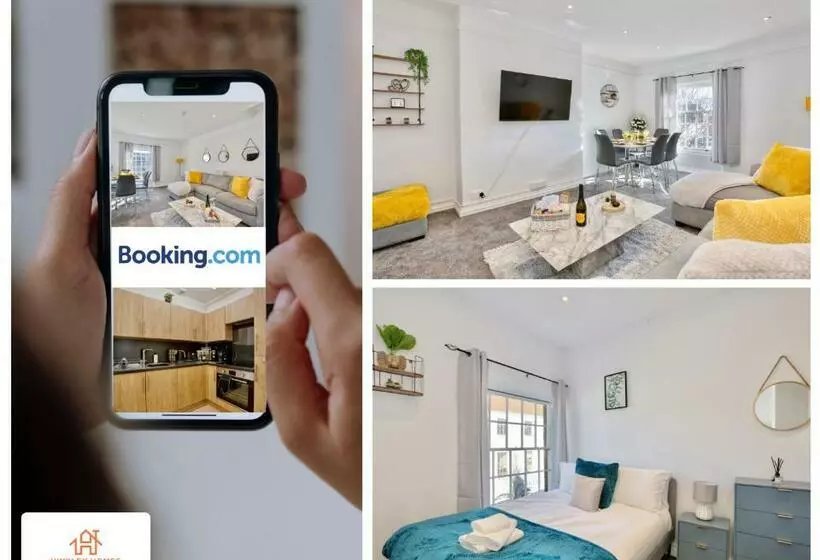 The Highstreet Retreat   Luxurious, Central & Spacious! By Hinkley Homes Short Lets & Serviced Accom