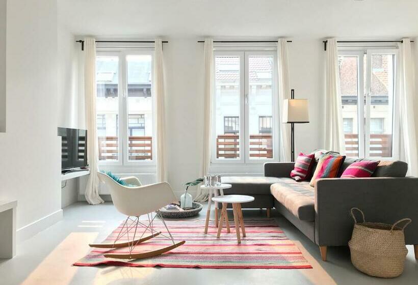 Bright City Design House!