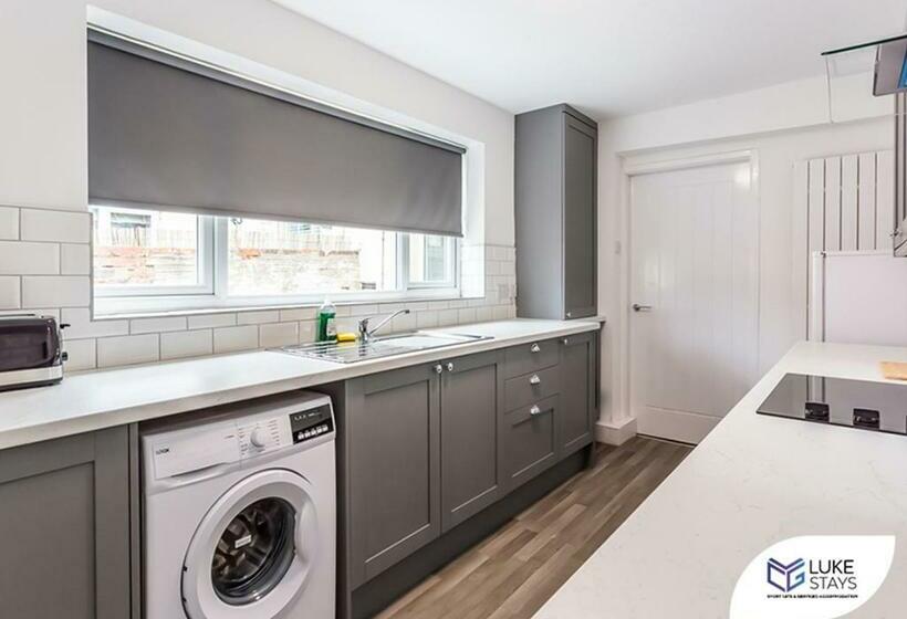 Luke Stays   Wareness Street