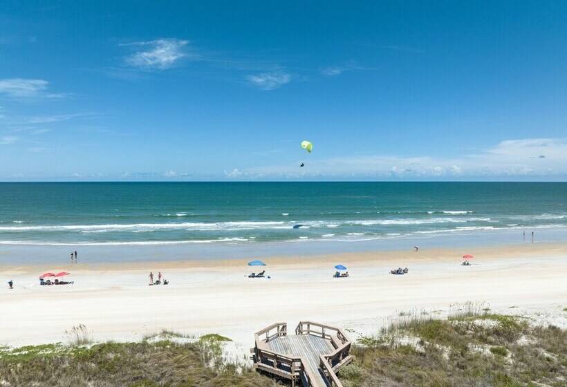 Spinnakers Reach 833