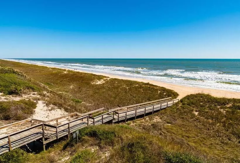 Spinnakers Reach 833