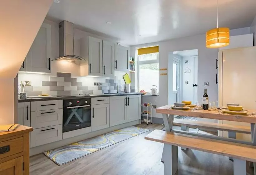 Castle View   Charming Cottage With Views Of Dover Castle