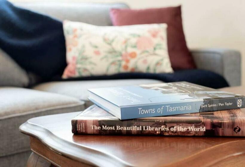 Cute As A Button Cottage In Charming Evandale