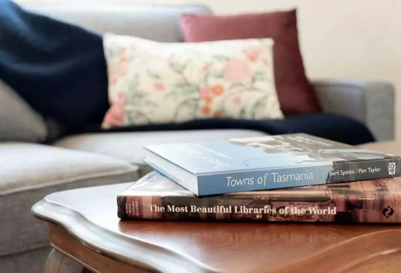 Cute As A Button Cottage In Charming Evandale