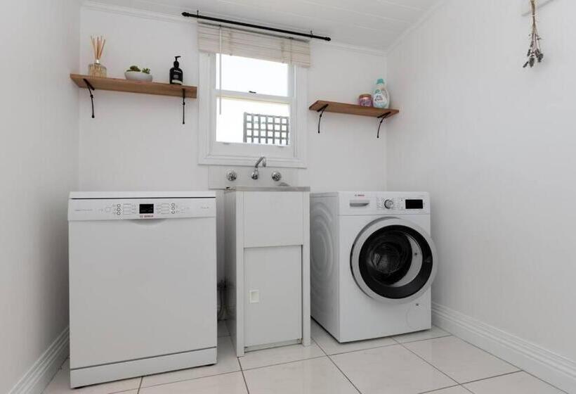 Cute As A Button Cottage In Charming Evandale