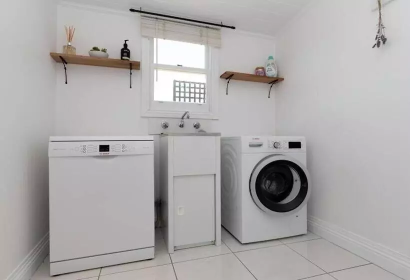 Cute As A Button Cottage In Charming Evandale