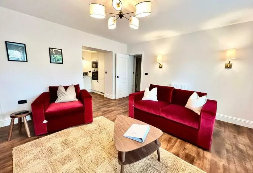 Redland Suites   Apartment 2