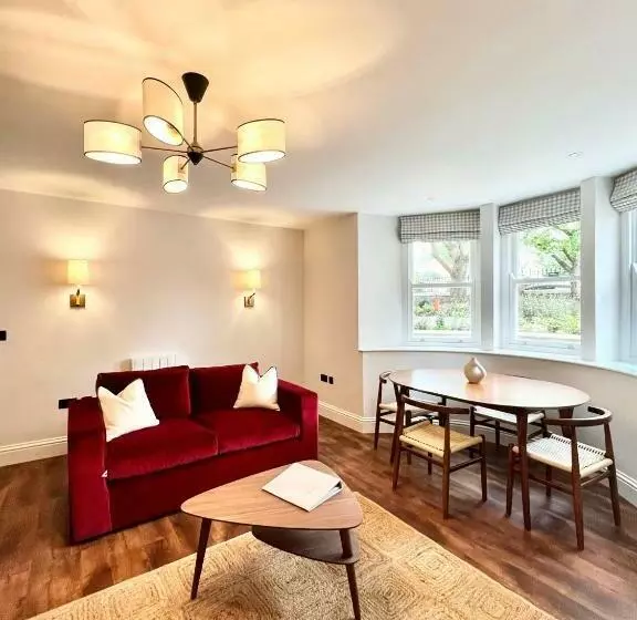 Redland Suites   Apartment 2