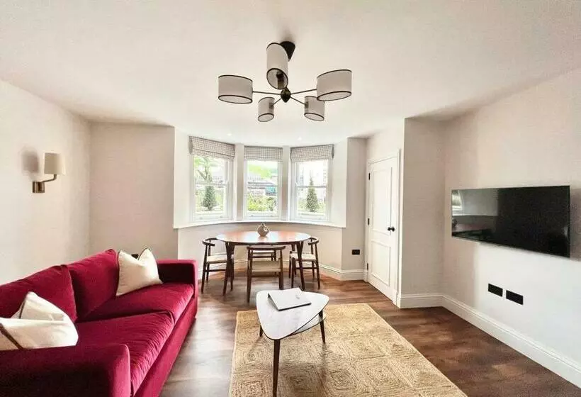 Redland Suites   Apartment 2