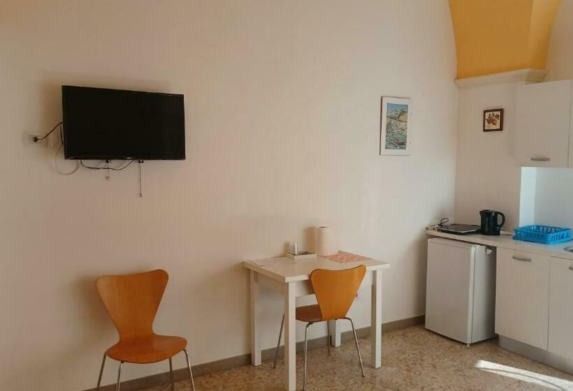 Stanza Uno G. G Conte