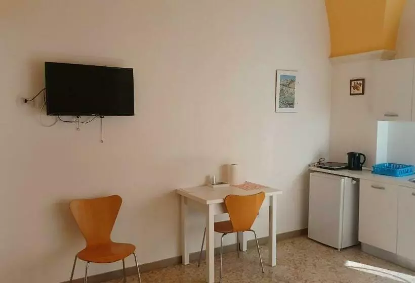 Stanza Uno G. G Conte