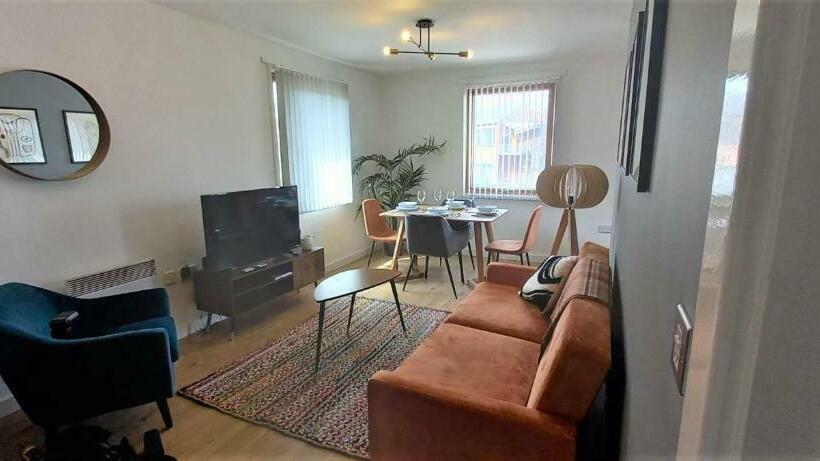 Stunning Modern Coventry City Centre Apartment