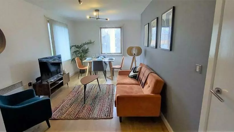 Stunning Modern Coventry City Centre Apartment