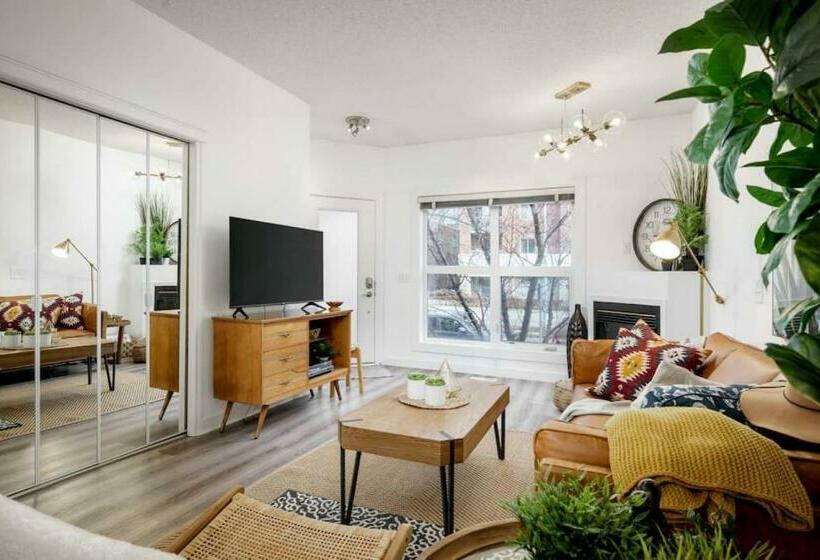 The Spruce, Western Boho Dt 2 Bed And Makeup Room