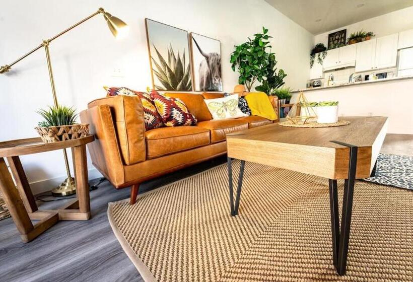 The Spruce, Western Boho Dt 2 Bed And Makeup Room