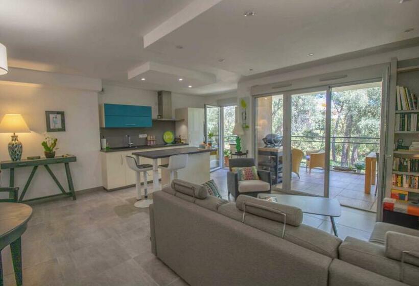 Beautiful 78m With 2 Balconies In Saint Raphaël