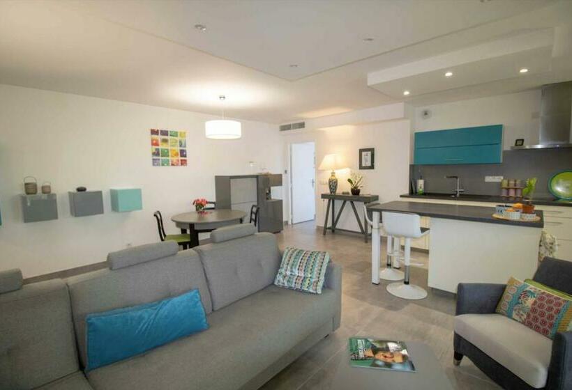 Beautiful 78m With 2 Balconies In Saint Raphaël