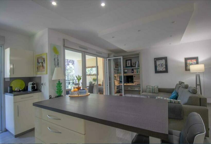 Beautiful 78m With 2 Balconies In Saint Raphaël