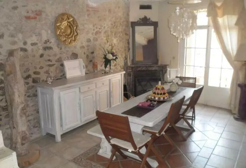 Belle Maison De Caractere Dans Village Et Sa Piscine Privée 7 Pers  3 Chambres   12 Rue Emile Zola