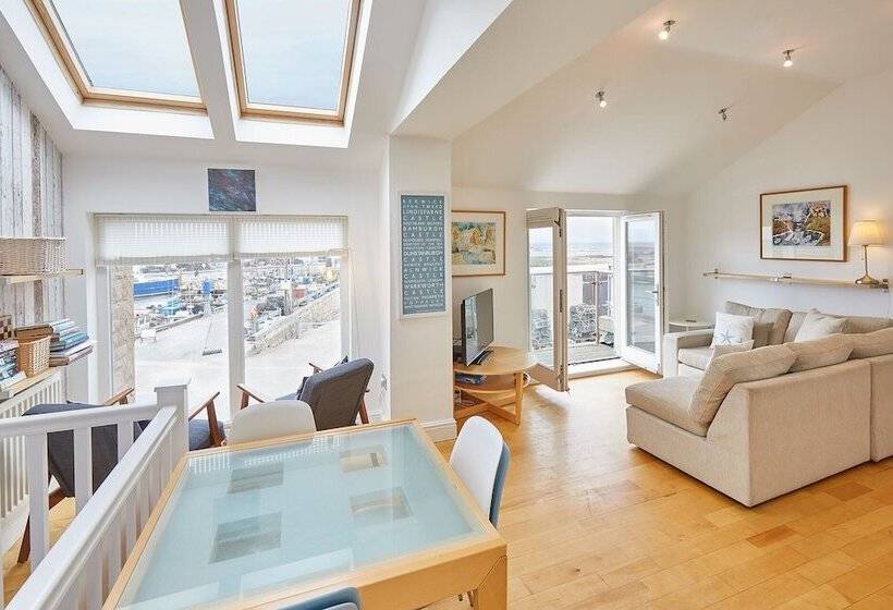 Host Stay The Plaice