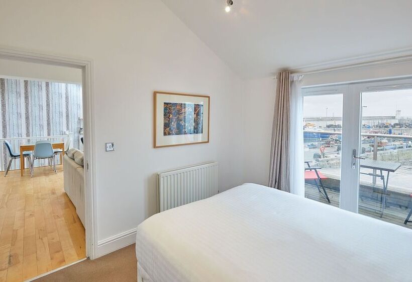 Host Stay The Plaice