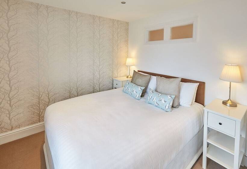 Host Stay The Plaice