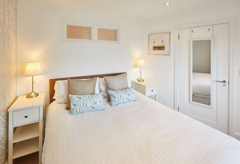 Host Stay The Plaice