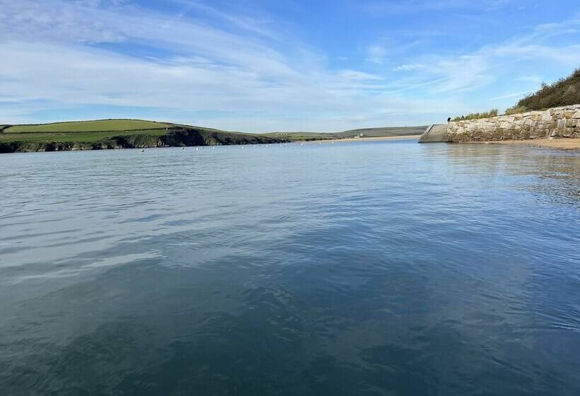 Remarkable 4 Bed House In St Minver Rock