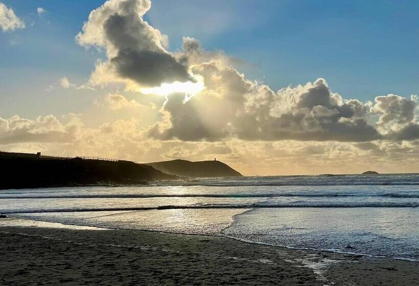 Remarkable 4 Bed House In St Minver Rock