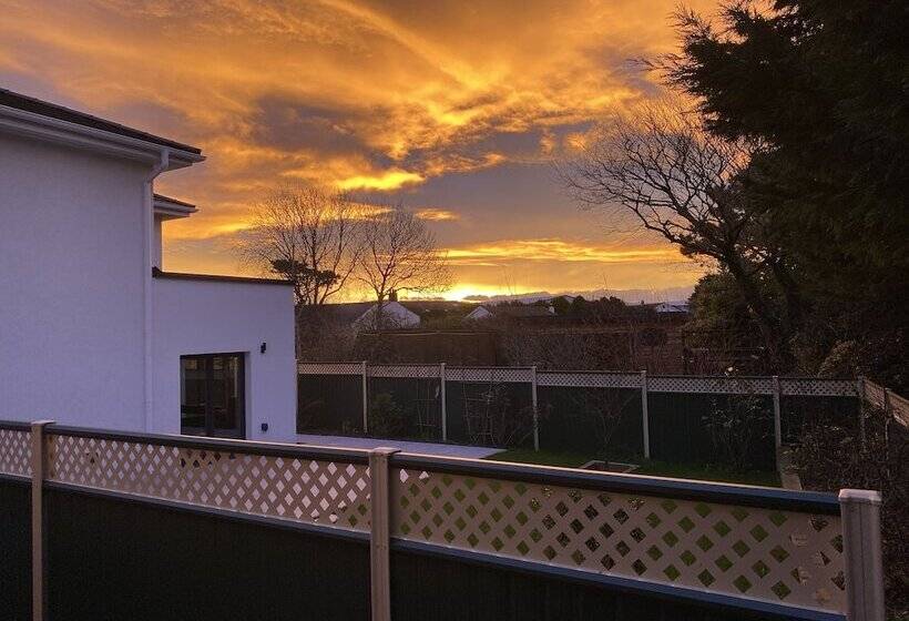 Remarkable 4 Bed House In St Minver Rock