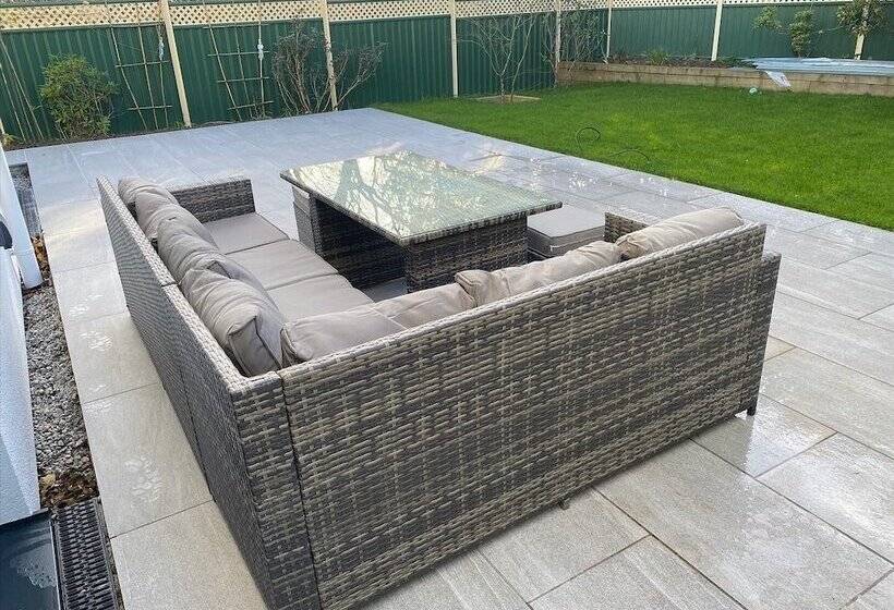 Remarkable 4 Bed House In St Minver Rock