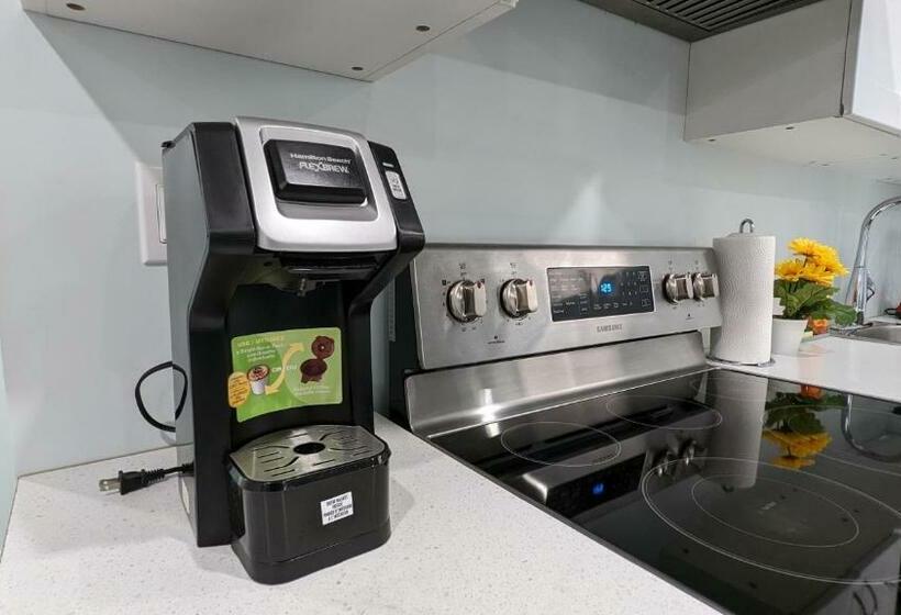 Serene & Modern 1bed Suite + Close To Airport