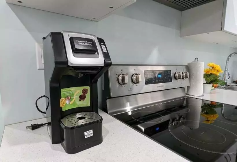 Serene & Modern 1bed Suite + Close To Airport