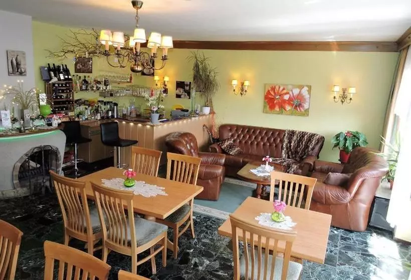 مبيت وإفطار Gasthaus Oasis