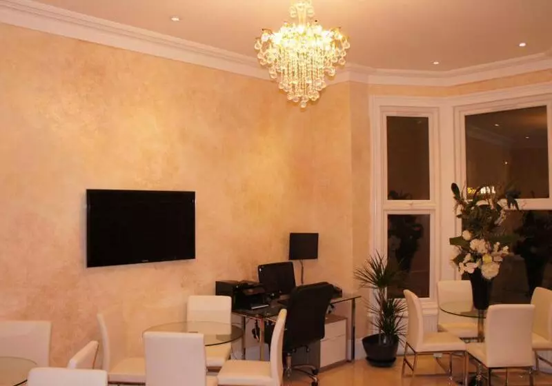 Sapphire Hotel London