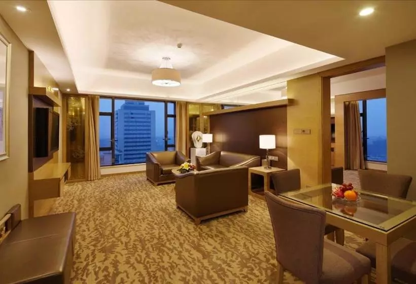 هتل Sovereign Zhanjiang