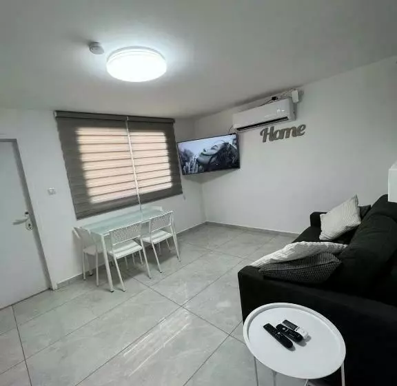דירת גן מפנקת עם חצר גדולה בעיר השמש הנצחית