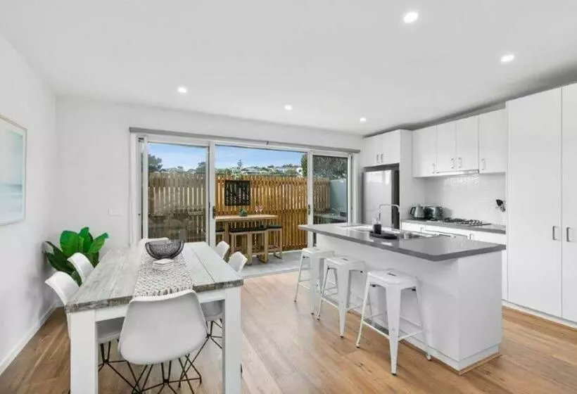 Casa Emec  Pets Welcome Luxury, Aircon, Walk To The Shops And Beach! Outdoor Shower And Garage Parki