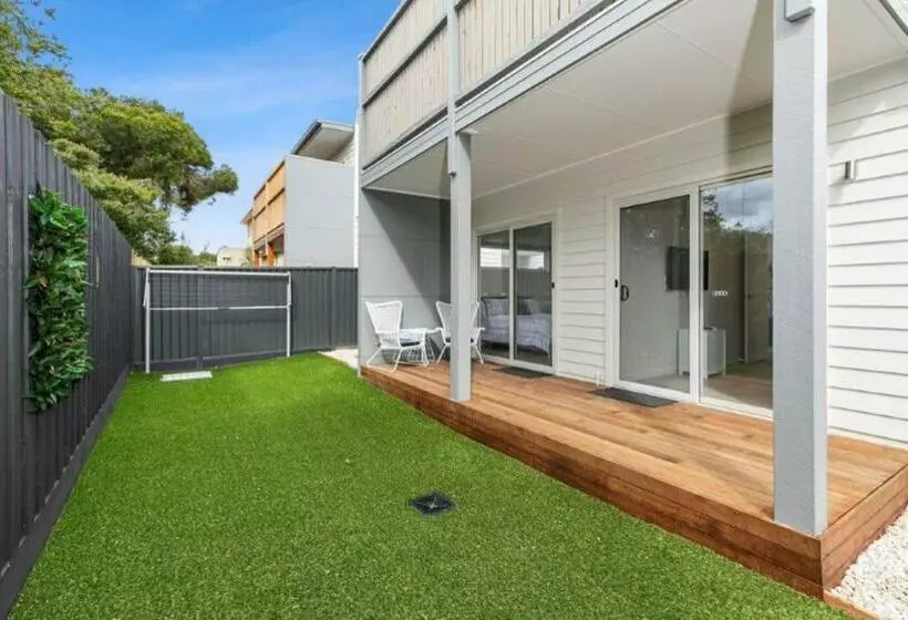 Casa Emec  Pets Welcome Luxury, Aircon, Walk To The Shops And Beach! Outdoor Shower And Garage Parki